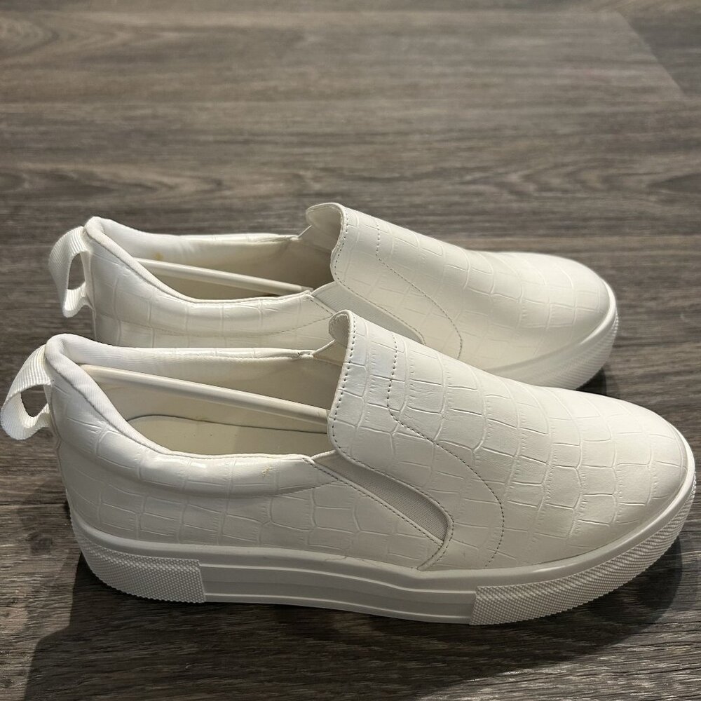 NEW Lulus Size 7.5 Cassay White Crocodile Embossed Platform Slip On Sneakers - Picture 7 of 9